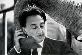 Romain Gary avec un éléphant